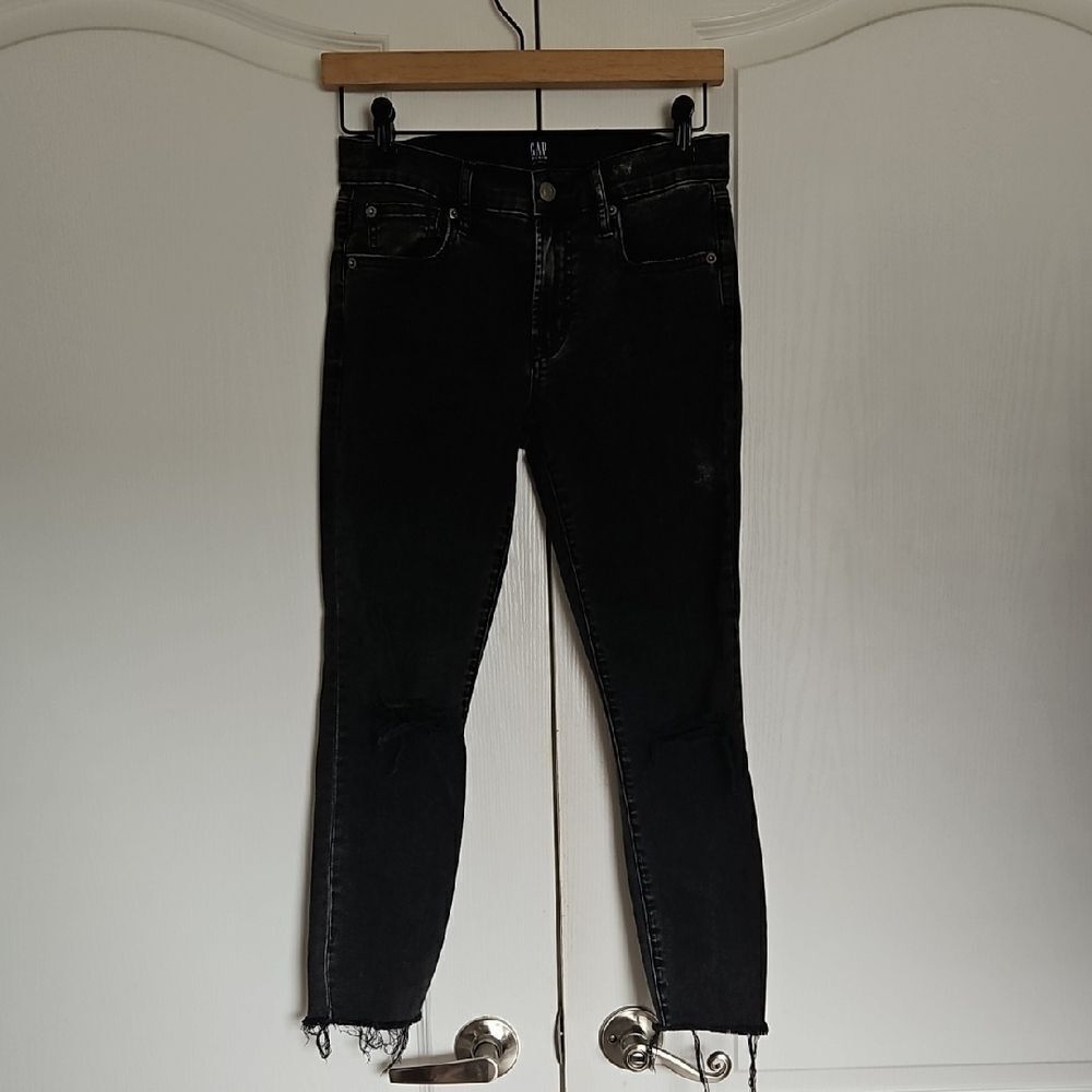 GAP Black Ankle Cropped Jeans with Frayed Hem